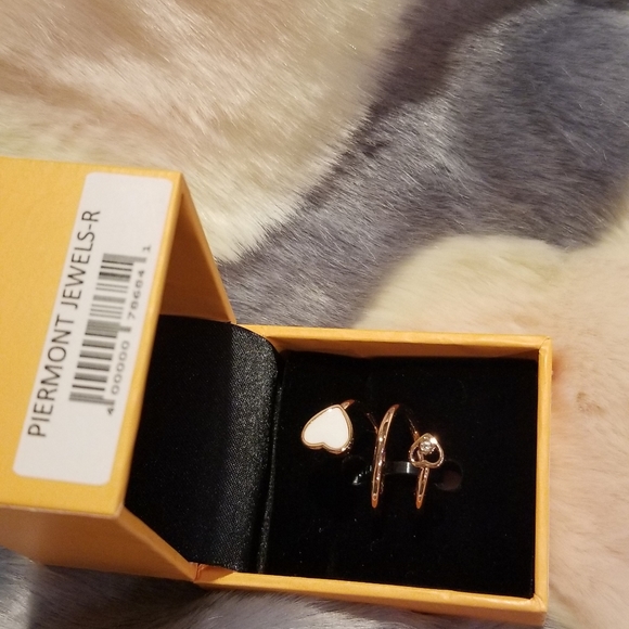 Ring - Picture 3 of 3